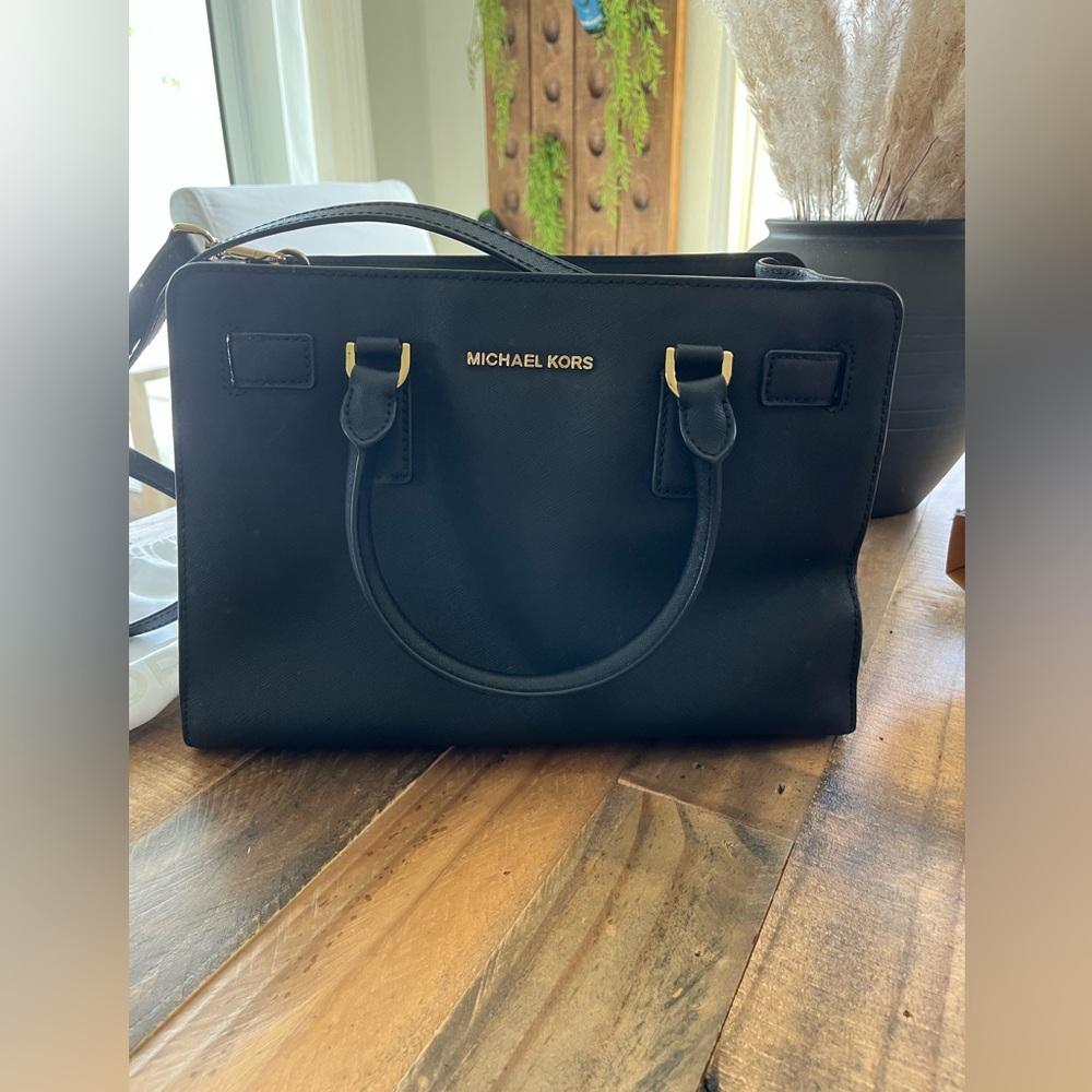 Michael kors saffiano leather purses in black with dust bag
